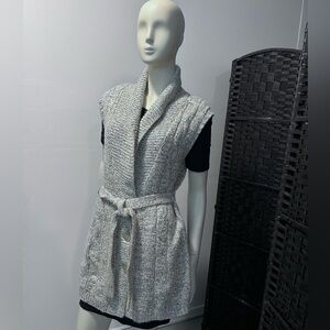 Chicos Tan cable knit sweater vest size 1 8-10